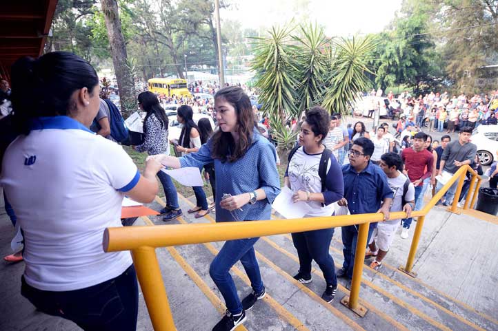 Los aspirantes se ganan su lugar por los resultados que obtienen en el examen