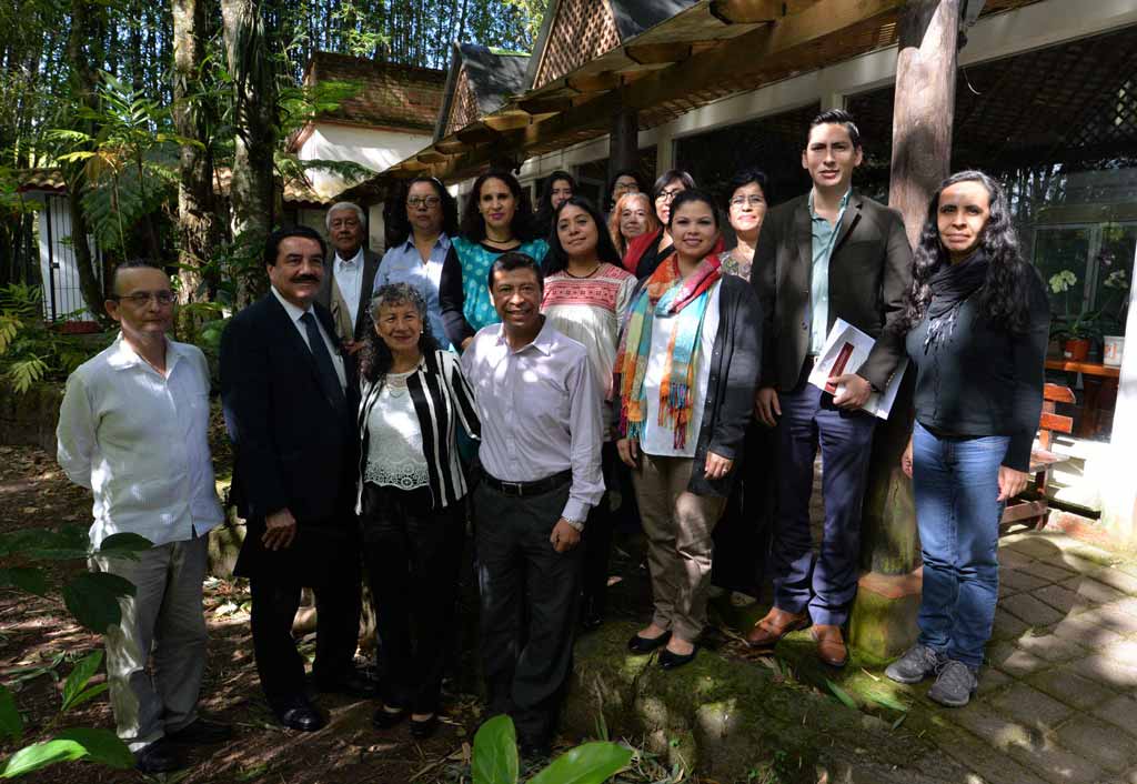 Octavio Ochoa, Miguel Ángel Escalona y Silvia Ramos con los académicos integrantes de la Red de PAI