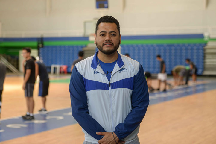 Néstor Hernández Flores, instructor de basquetbol de la UV (foto de archivo) 