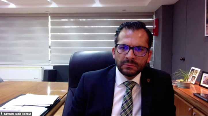 Salvador Tapia Spinoso, secretario de Administración y Finanzas de la UV, también asistió al informe virtual