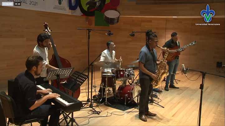 El conjunto de jazz universitario Orbis Tertius inició las actividades del festival con una presentación musical 