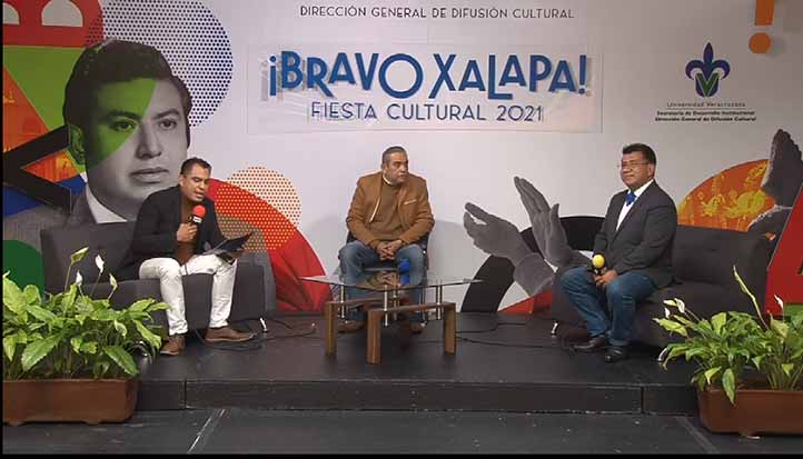 Rafael Alcalá, José Manuel Morelos y Rey Alejandro Conde, durante la presentación de la colección de carteles 