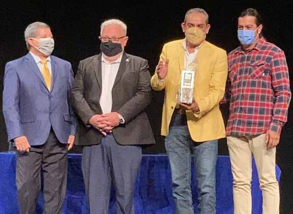 La entrega del reconocimiento fue en el Teatro “Morelos” de Aguascalientes con las autoridades del comité organizador 