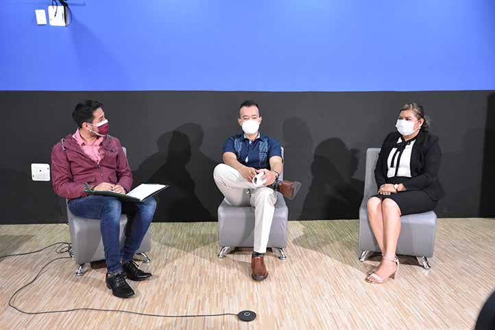 El evento estuvo moderado por Aldo Antonio Rangel Luna, también egresado de la UV 