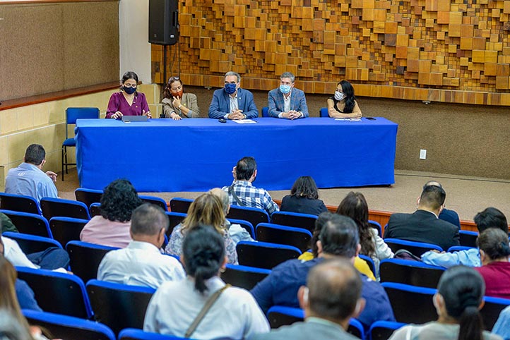 El recorrido matutino finalizó en la Facultad de Arquitectura con un mensaje de las autoridades universitarias a la comunidad académica y estudiantil