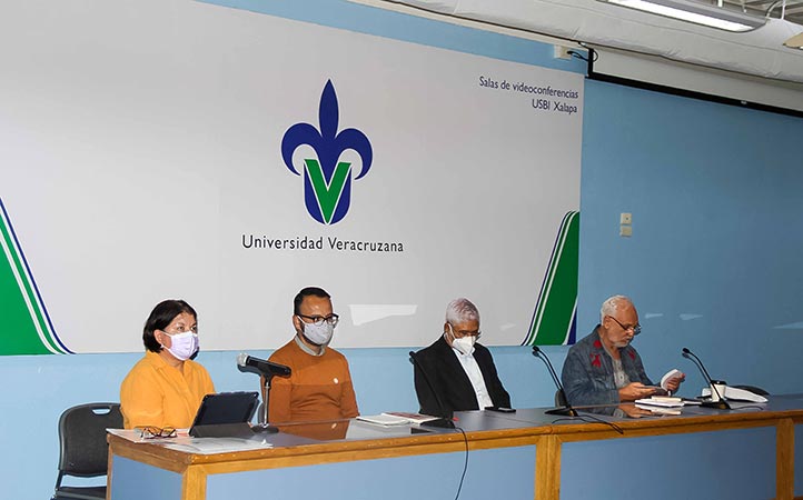 Rocío Ochoa, Alí Siles, Héctor Domínguez y Benno de Keizejer comentaron el libro