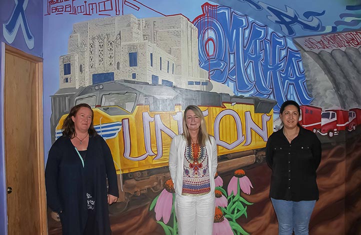 Cliona Maher, Claire Dorrity y Aranzazu González, responsable del Pamir de la UV, durante la segunda visita de la profesora irlandesa a la EEE