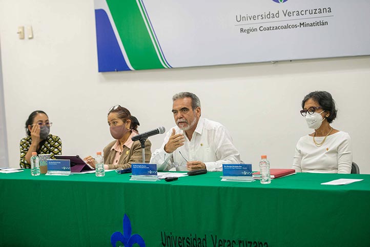 Martín Aguilar Sánchez dialogó con los grupos artísticos UV de esta región