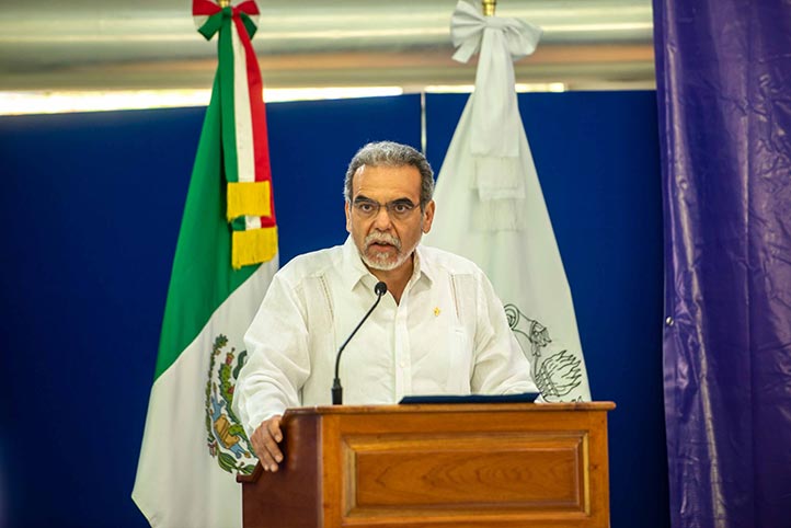 El rector Martín Aguilar Sánchez