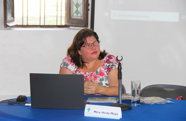 Heidy Elena Mejía Sánchez impartió ponencia dentro de las actividades por el XIII aniversario del CECC-UV