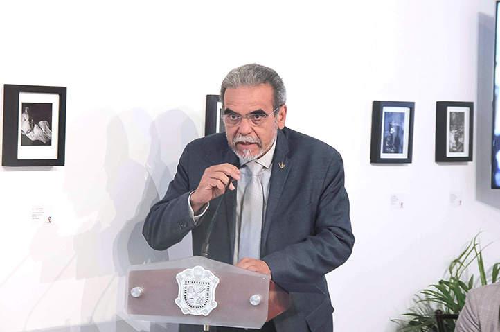El rector Martín Aguilar destacó la obra y trayectoria del autor