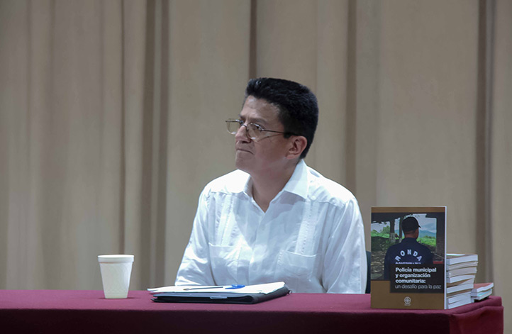 Jorge Atilano González, coordinador del libro e integrante de Centro de Investigación y Acción Social “Jesuitas por la paz”