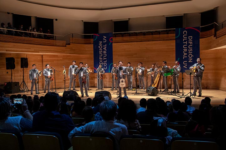 El Mariachi Universitario se presentó el domingo 24 de abril en la Sala Anexa de Tlaqná, Centro Cultural