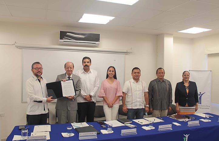 Estudiantes, funcionarios y académicos celebraron la firma de bases de colaboración