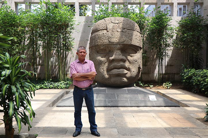 Alfredo Delgado, director del MAX, invitó a las comunidades de las facultades de la UV a visitar el museo