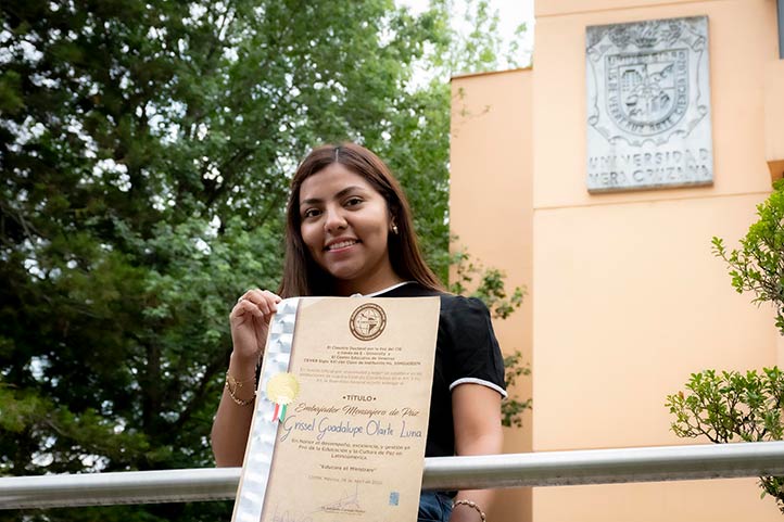 En honor al desempeño, excelencia y gestión a favor de la educación y la cultura de paz en Latinoamérica