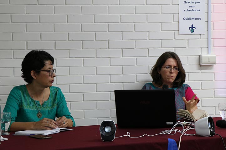 Gialuanna Ayora, académica de la Facultad de Sociología, moderó la conferencia