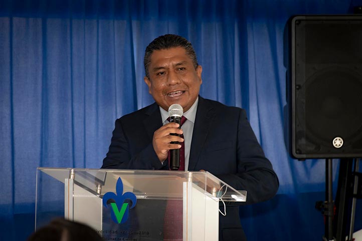 “Han hecho de esta Facultad una de las más emblemáticas de la Universidad Veracruzana”, destacó Eric Abad Espíndola