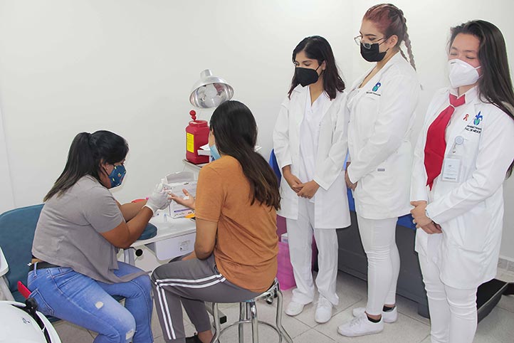 Alumnos de Medicina de la UV realizaron pruebatón para prevenir VIH y sífilis; la prueba fue gratuita y confidencial