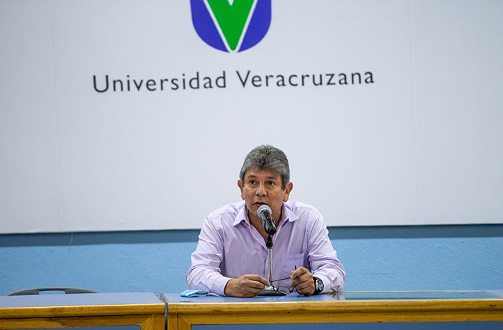 Sergio Vázquez, docente de la Facultad de Antropología, mostró la deforestación en la región de Oriental, entre Veracruz y Puebla