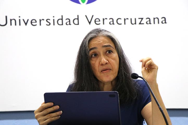 Raquel Aparicio, investigadora del IIE, trató la producción en materia educativa relacionada al cambio climático en México