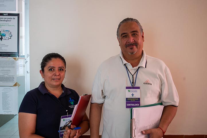 Nancy Rueda y Jorge Eduardo González, miembros de la Dirección de Control y Evaluación de la Contraloría General de la UV participaron en la sede de la Facultad de Economía, Estadística y Geografía