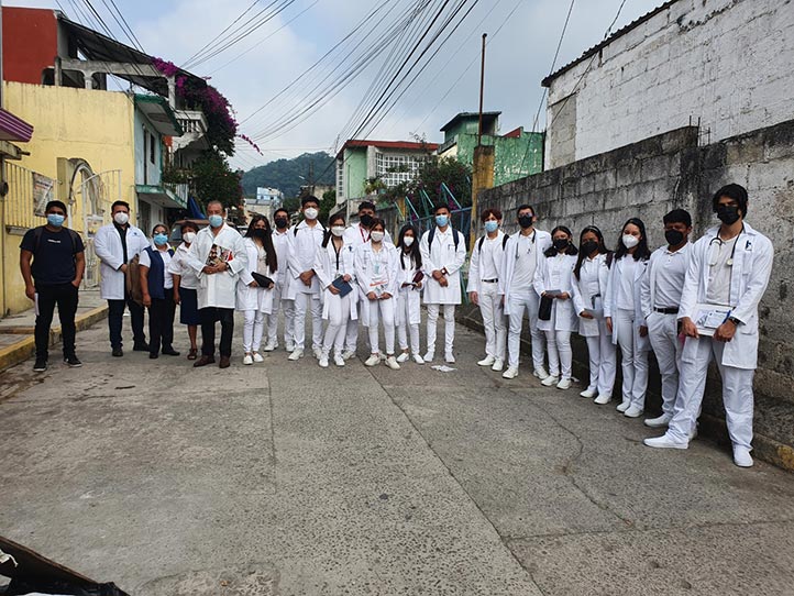 Alumnos de la Facultad de Medicina realizaron trabajo comunitario en el municipio de Banderilla para detección oportuna de enfermedades no transmisibles