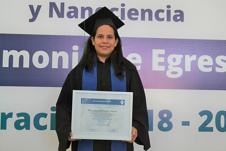 Rosa María Woo García fue reconocida por haber obtenido el mejor promedio de la generación