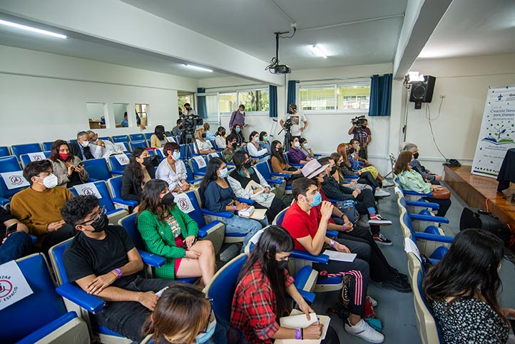En la decimocuarta generación del Curso de Creación Literaria para Jóvenes 2022, participan 25 estudiantes provenientes de diversas partes del país