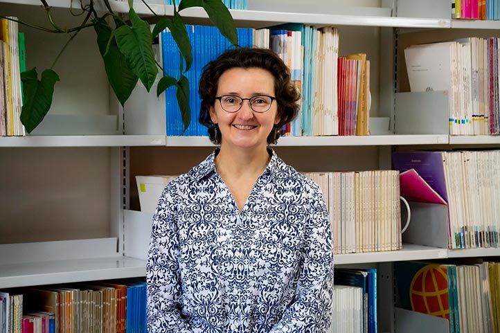 La investigadora de la UV plantea dar voz a productos científicos latinoamericanos y de otras partes del mundo