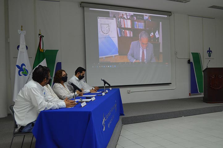 El rector Martín Aguilar Sánchez ofreció un mensaje a los participantes