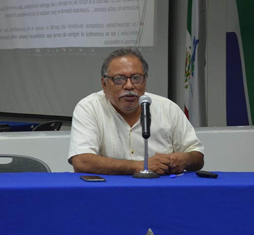 El director de la UV-Intercultural, Daniel Bello López, presentó la conferencia “Resguardo comunitario e integralidad durante la pandemia”