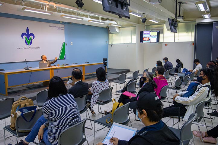 Estudiantes y comunidad UV se reunieron en la USBI para dar seguimiento a las reflexiones sobre cambio climático