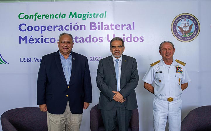 El secretario de la Marina de EEUU, Carlos del Toro, Martín Aguilar y el secretario de la Marina mexicana, almirante José Rafael Ojeda Durán