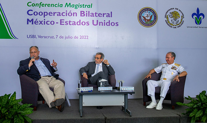 Los titulares de las respectivas secretarías de marina nacionales y el rector Martín Aguilar conversaron con la comunidad universitaria