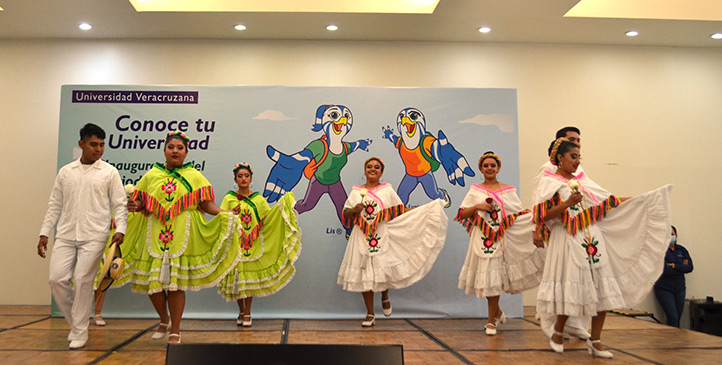 Actividades artísticas se llevaron a cabo en las cuatro regiones, como Ballet Folklórico Tsasná-UV en la región Poza Rica-Tuxpan 