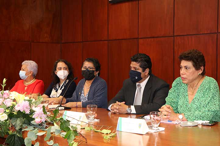 María de Lourdes Roa Morales, Marisol Luna Leal, Yolanda Francisca González Molohua, Alberto Cruz Silva y Araceli Reyes López