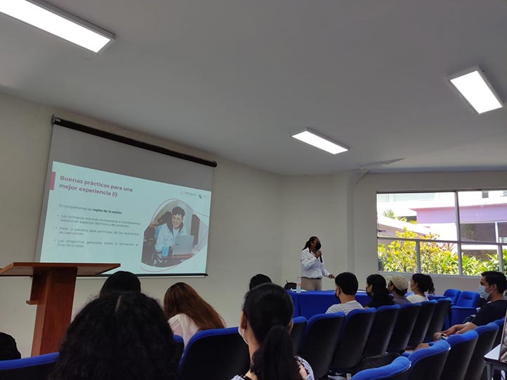 El primer taller se llevó a cabo el 24 de agosto en el aula magna de la Facultad de Ciencias Químicas de Orizaba