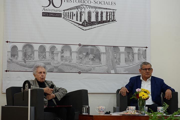 En la charla que efectuó en el Instituto de Investigaciones Histórico-Sociales le acompañó Juan Ortiz Escamilla