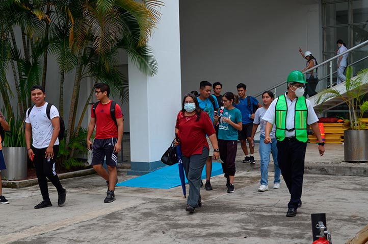 La comunidad universitaria participó para que el ejercicio ocurriera de manera ordenada