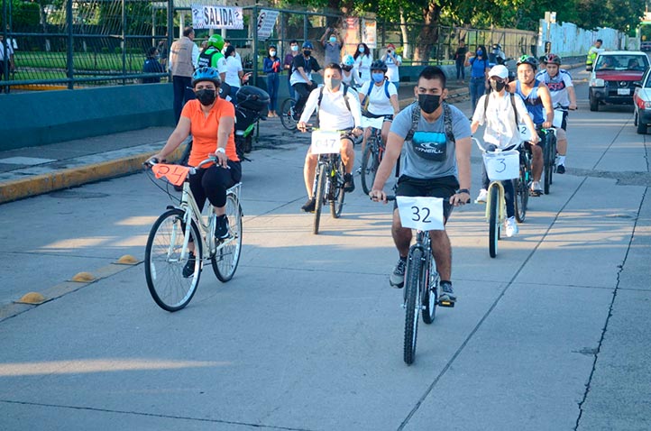 Comunidad estudiantil y ciclistas de la región participaron en la Rodada por la No Violencia