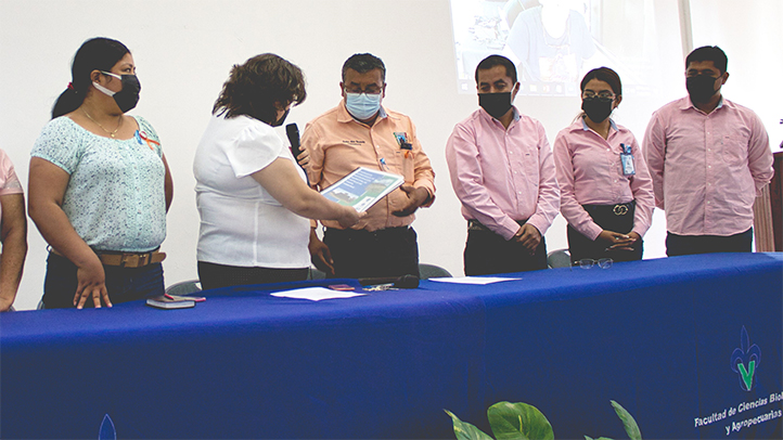 La Directora de la FCBA entregó el proyecto al presidente municipal Esteban Ávila
