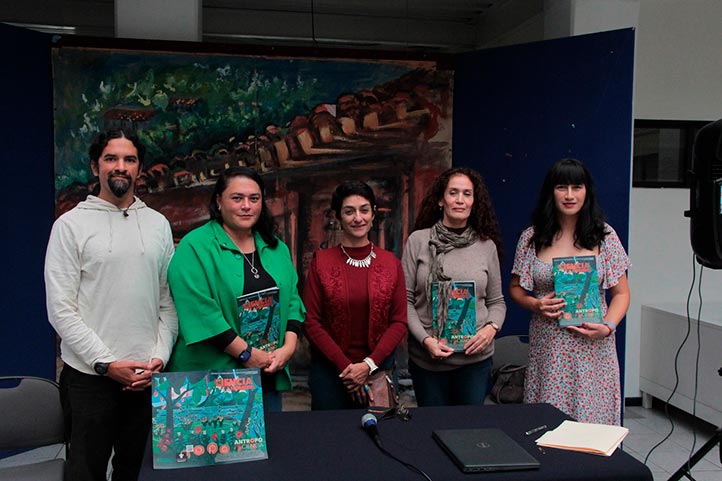 La revista fue presentada por autores de artículos del ejemplar