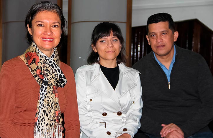 Cecilia Osalde, junto con Julieta Varanasi González García y Daniel Serna Poot, académicos de la Facultad de Música