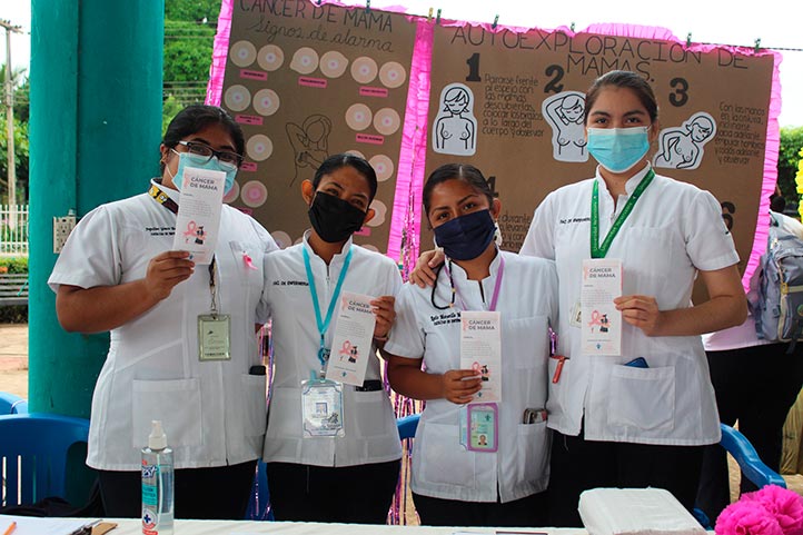 Alumnas de Enfermería en módulos de promoción de la salud