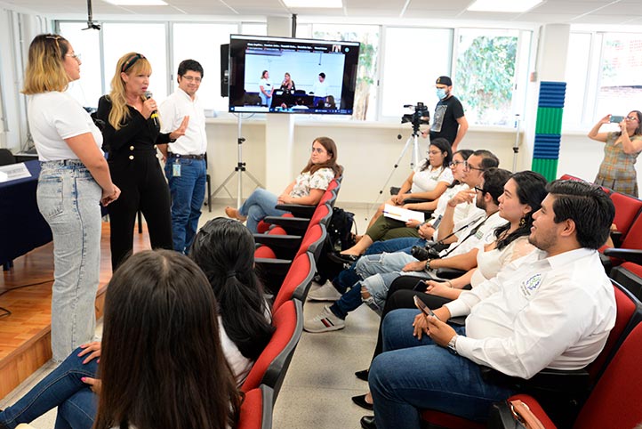 Previo a su ponencia, la presidenta municipal de Guayama, Puerto Rico, realizó una actividad sobre equidad de género