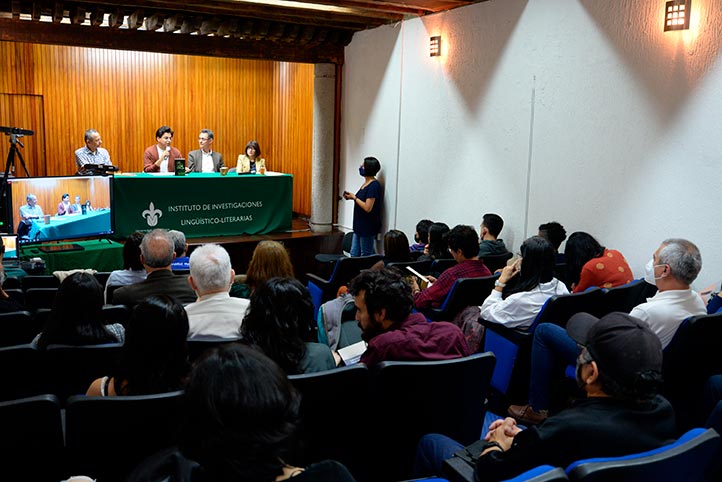 En los comentarios de los libros participaron Agustín Del Moral y Lino Daniel, director Editorial de la UV y editor de este organismo