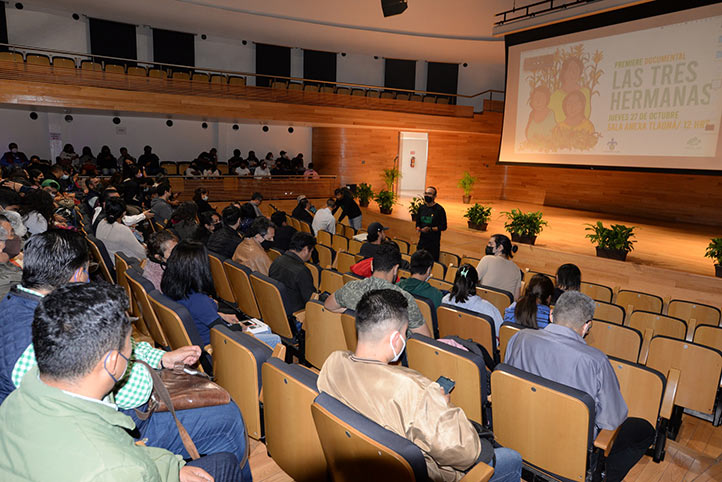 A la presentación del documental asistieron directivos, investigadores, docentes, estudiantes y público en general