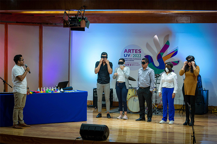 El proyecto de danza “Nos alzamos todos”, incluyó una interacción con autoridades universitarias