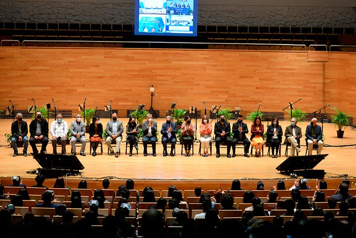 Autoridades universitarias encabezaron la ceremonia de egresados del periodo febrero-julio 2022